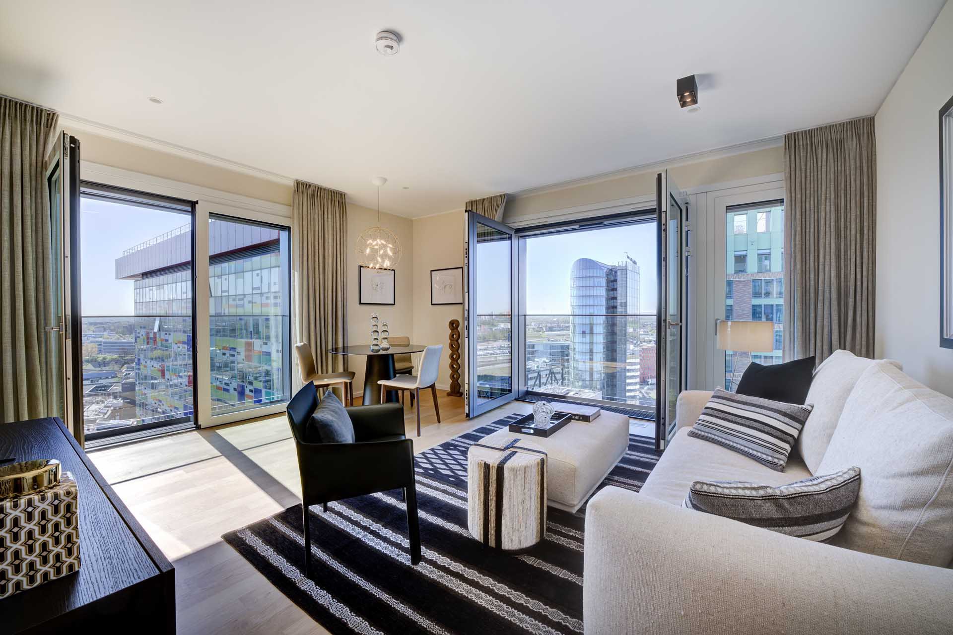 Luxuswohnung kaufen im Medienhafen Düsseldorf – Wohn- und Essbereich Typ U im WIN WIN mit Panoramablick