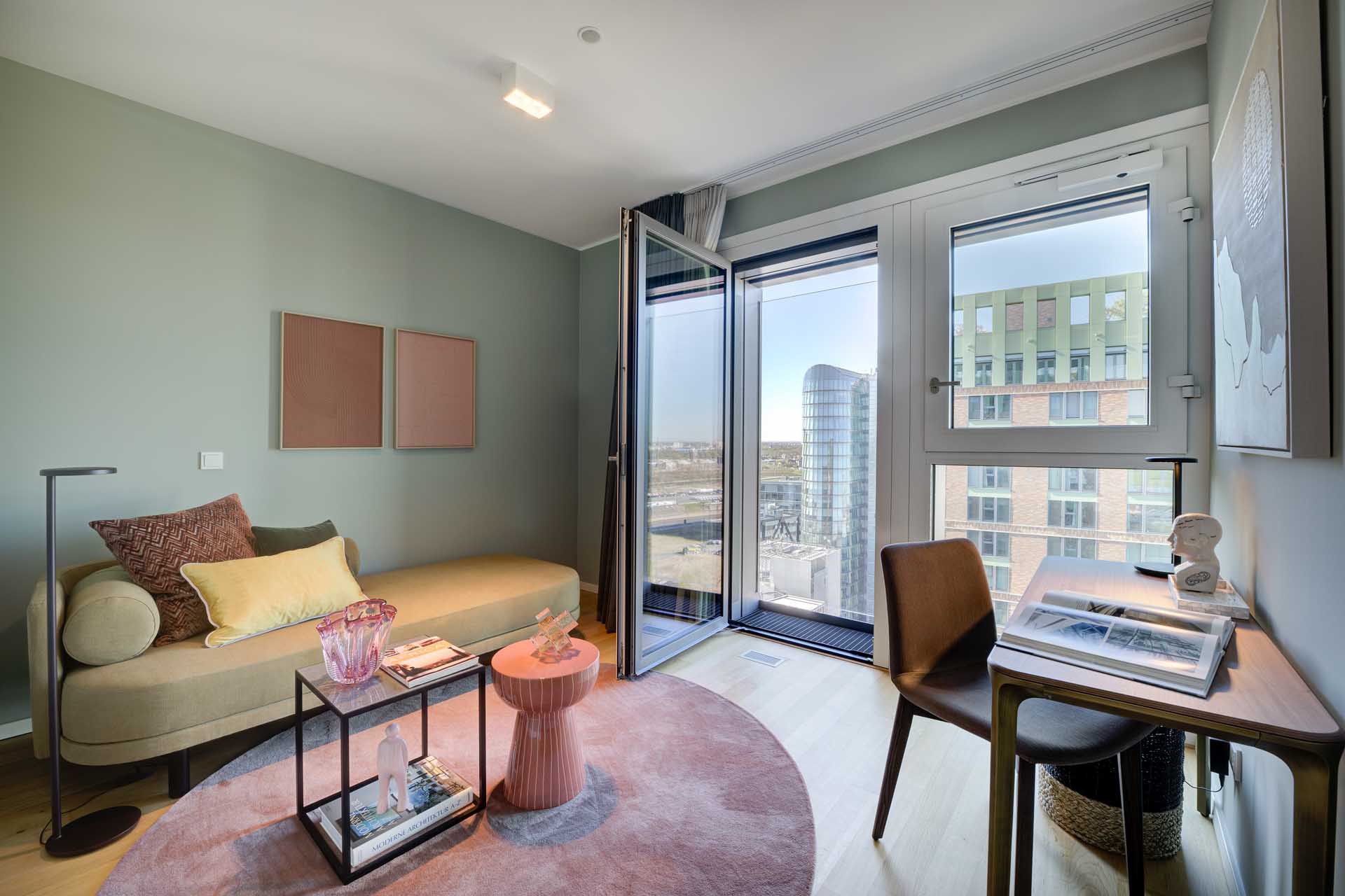 Arbeits- und Gästezimmer mit Ausblick auf den Medienhafen Düsseldorf – Luxuswohnung Typ T im WIN WIN kaufen