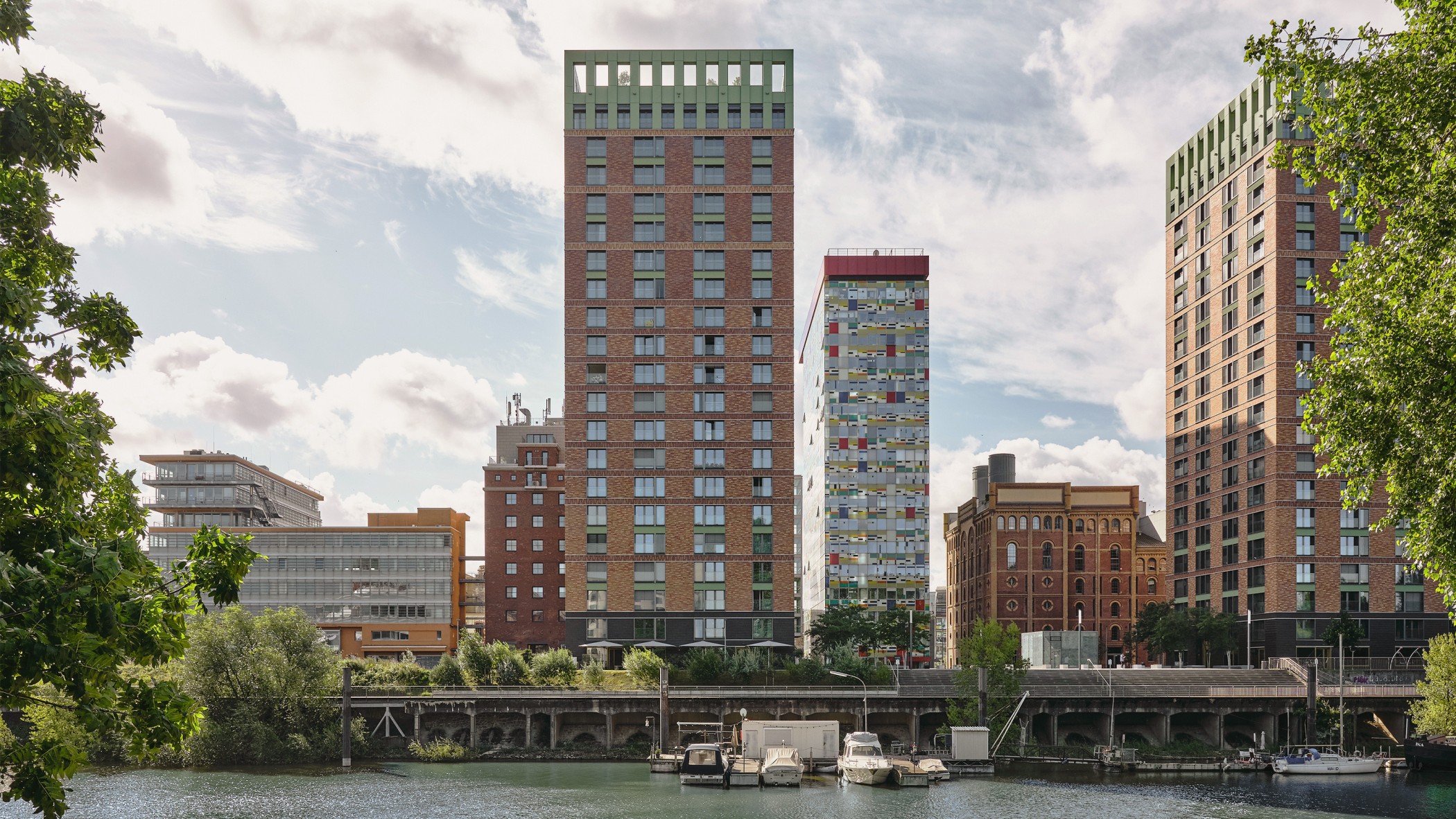 View of the WIN WIN towers in Düsseldorf's Medienhafen across the harbour basin and the surrounding architecture in daylight