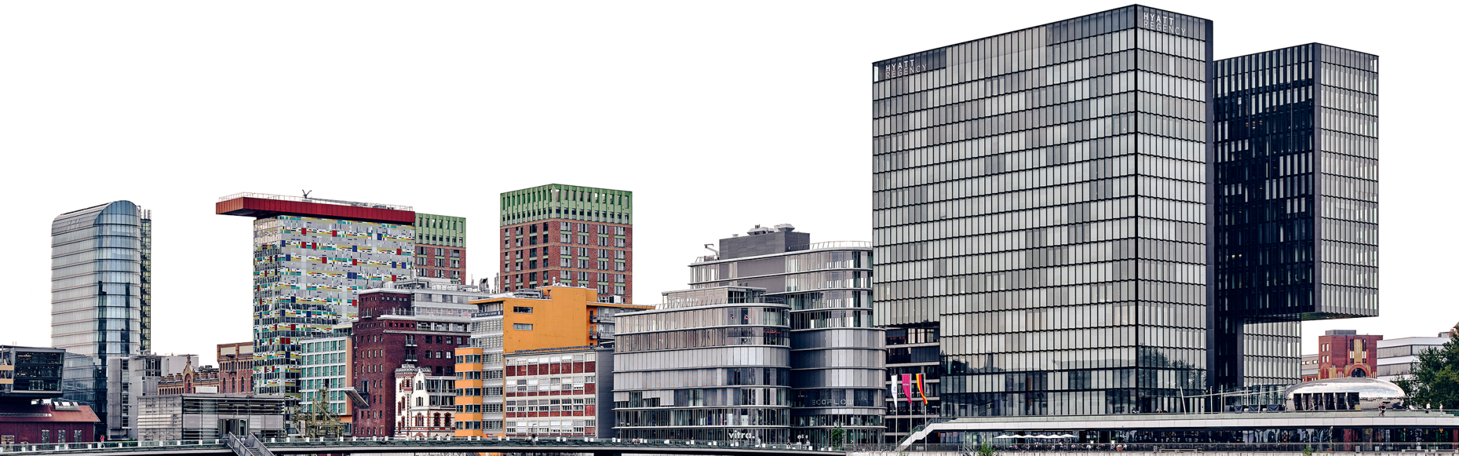 Freigestellte Skyline des Medienhafens mit gläsernen Bürotürmen, bunten Fassaden und einem WIN WIN Turm in der Mitte